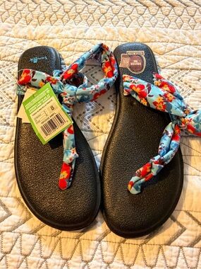 Sanuk Floral Blue Red Strap Black Footbed Sandals